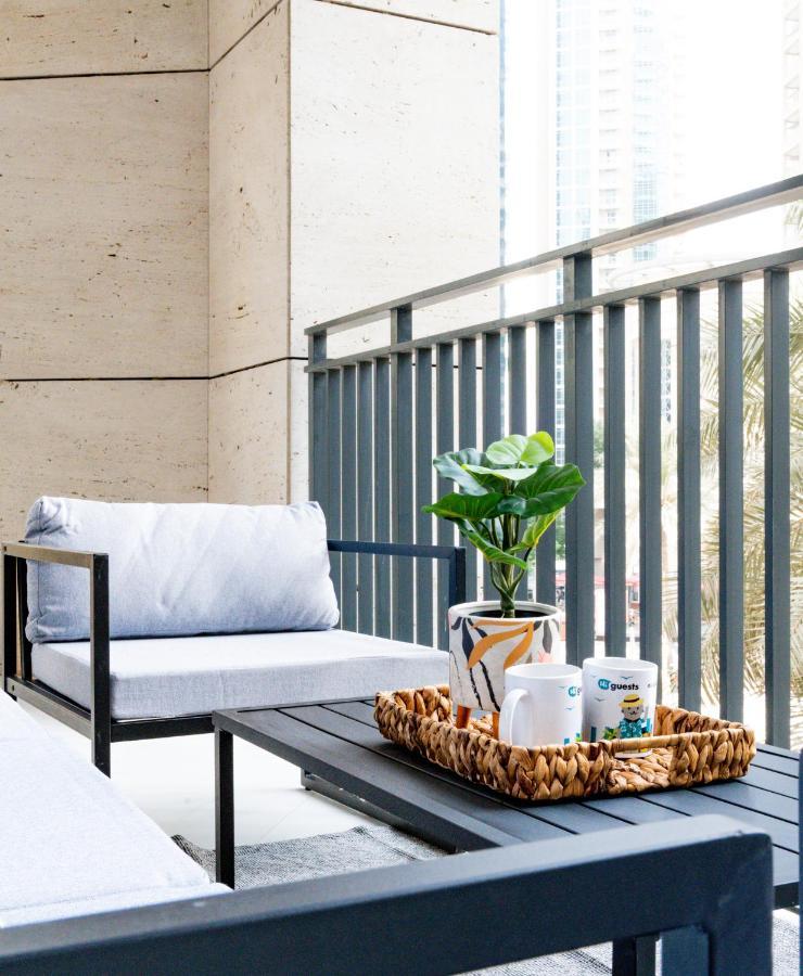 Higuests - Elegant Apt With Terrace Minutes From Burj Khalifa Dubai Bagian luar foto