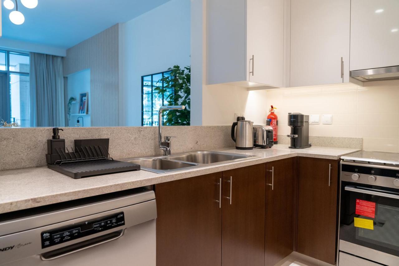 Higuests - Elegant Apt With Terrace Minutes From Burj Khalifa Dubai Bagian luar foto