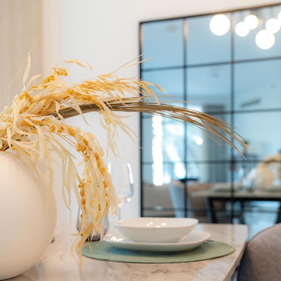 Higuests - Elegant Apt With Terrace Minutes From Burj Khalifa Dubai Bagian luar foto