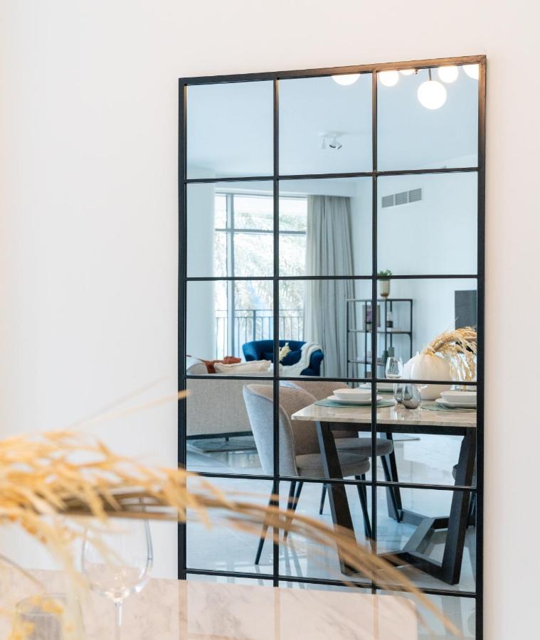 Higuests - Elegant Apt With Terrace Minutes From Burj Khalifa Dubai Bagian luar foto