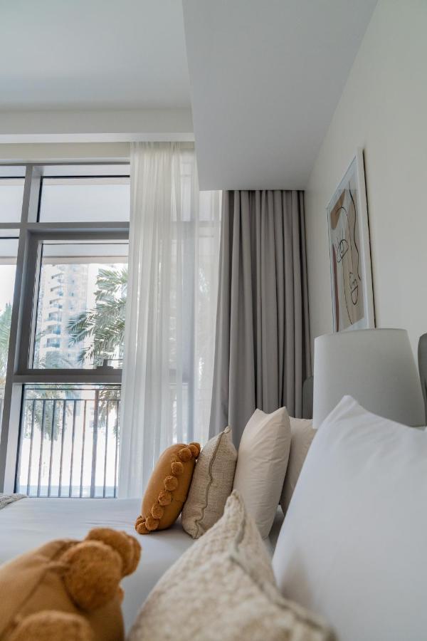 Higuests - Elegant Apt With Terrace Minutes From Burj Khalifa Dubai Bagian luar foto
