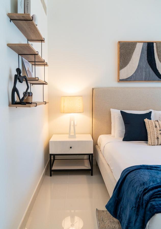 Higuests - Elegant Apt With Terrace Minutes From Burj Khalifa Dubai Bagian luar foto